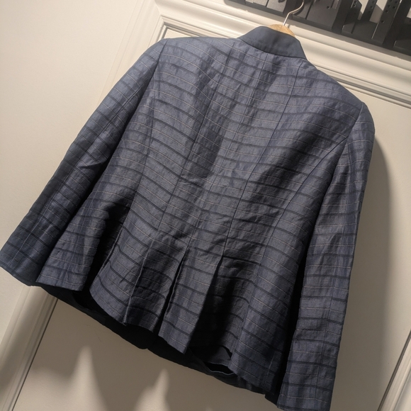 Emporio Armani Navy Striped Buttoned Blazer – Size 46 - Picture 6 of 14